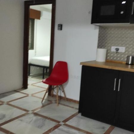 Convenient Rooms - Ferry, Train & Bus Station - Algeciras Buitenkant foto
