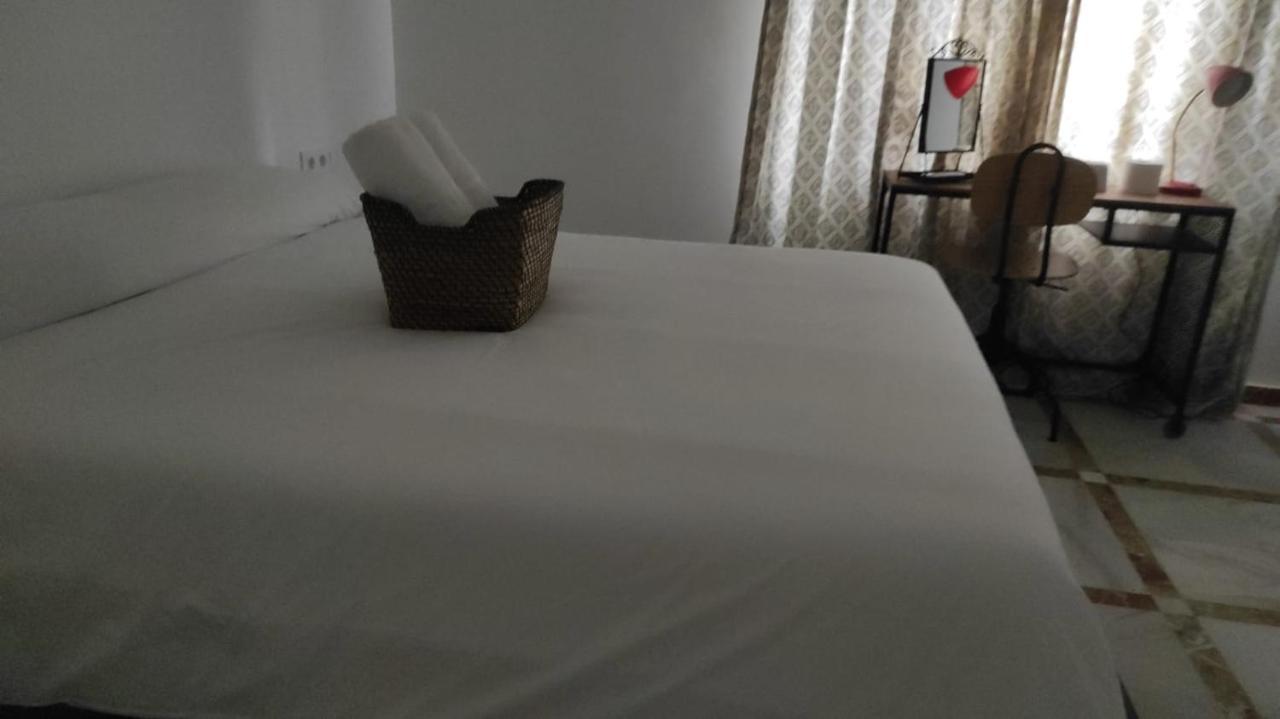 Convenient Rooms - Ferry, Train & Bus Station - Algeciras Buitenkant foto