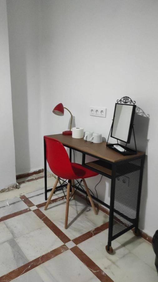 Convenient Rooms - Ferry, Train & Bus Station - Algeciras Buitenkant foto