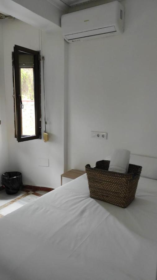 Convenient Rooms - Ferry, Train & Bus Station - Algeciras Buitenkant foto
