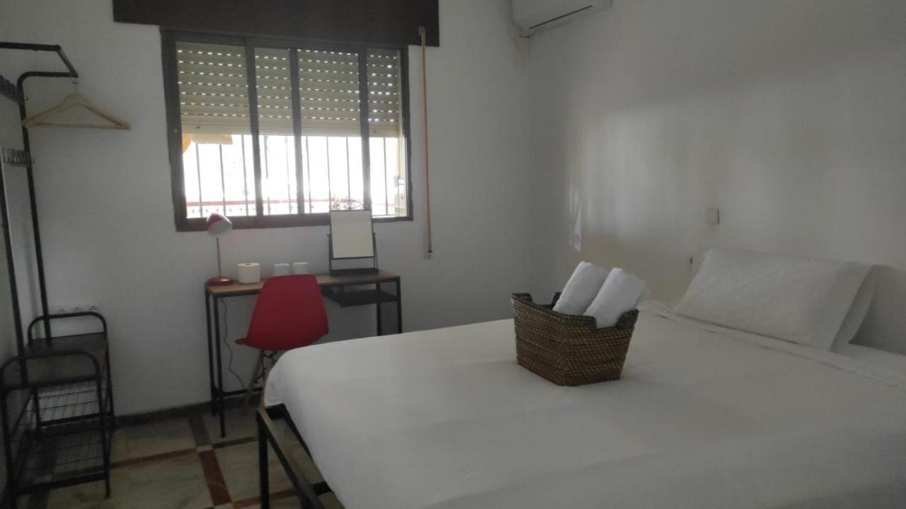 Convenient Rooms - Ferry, Train & Bus Station - Algeciras Buitenkant foto