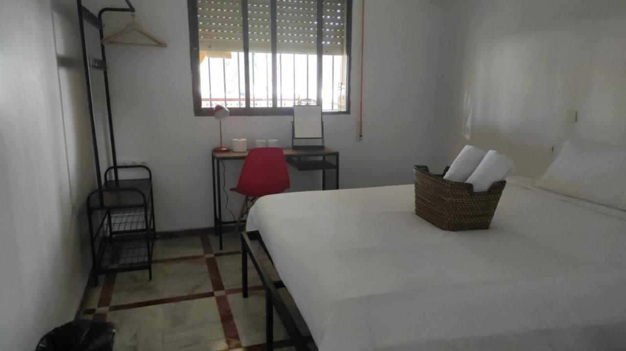 Convenient Rooms - Ferry, Train & Bus Station - Algeciras Buitenkant foto